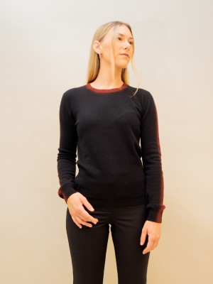 Marni Pullover in schwarz mit rostbraunen Streifen am Hals und Ärmel
